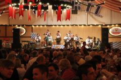 herbstfeststimmung_mit_der_bayrischen_kultkapelle_14_hoibe_10_20120912_1472824497