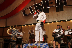 herbstfeststimmung_mit_der_bayrischen_kultkapelle_14_hoibe_18_20120912_1712404721
