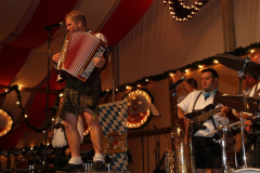 herbstfeststimmung_mit_der_bayrischen_kultkapelle_14_hoibe_20_20120912_1349335491