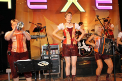 volksfeststimmung_mit_den_isartaler_hexen_20130919_1358500007