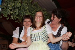 volksfeststimmung_mit_den_isartaler_hexen_20130919_1372190902