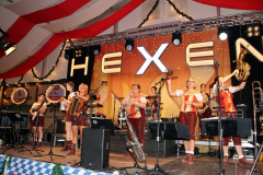 volksfeststimmung_mit_den_isartaler_hexen_20130919_1732277214