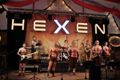 volksfeststimmung_mit_den_isartaler_hexen_20130919_1793882930