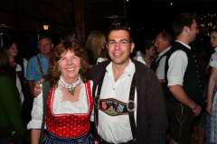 dirndl_und_burschen_versteigerung_in_der_b12-arena_101_20140919_2013180146