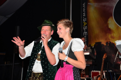 dirndl_und_burschen_versteigerung_in_der_b12-arena_104_20140919_1880168331