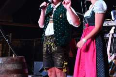 dirndl_und_burschen_versteigerung_in_der_b12-arena_107_20140919_1380124063