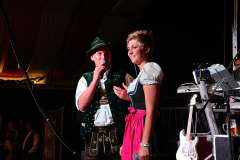 dirndl_und_burschen_versteigerung_in_der_b12-arena_112_20140919_1417306226