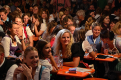 dirndl_und_burschen_versteigerung_in_der_b12-arena_115_20140919_1637518141