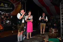 dirndl_und_burschen_versteigerung_in_der_b12-arena_121_20140919_1327014358