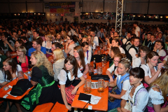 dirndl_und_burschen_versteigerung_in_der_b12-arena_122_20140919_1995275434