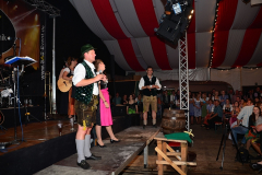 dirndl_und_burschen_versteigerung_in_der_b12-arena_124_20140919_2030722946