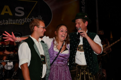 dirndl_und_burschen_versteigerung_in_der_b12-arena_133_20140919_1639002510