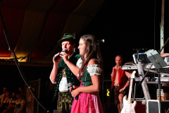 dirndl_und_burschen_versteigerung_in_der_b12-arena_135_20140919_1700609893