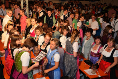 dirndl_und_burschen_versteigerung_in_der_b12-arena_145_20140919_1418499646