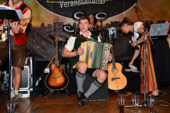 dirndl_und_burschen_versteigerung_in_der_b12-arena_149_20140919_1768876391