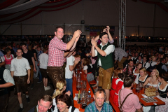 dirndl_und_burschen_versteigerung_in_der_b12-arena_151_20140919_1233094456