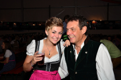 dirndl_und_burschen_versteigerung_in_der_b12-arena_153_20140919_1953505669