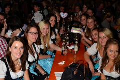 dirndl_und_burschen_versteigerung_in_der_b12-arena_156_20140919_1469790133