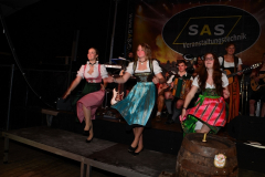 dirndl_und_burschen_versteigerung_in_der_b12-arena_158_20140919_1101209492