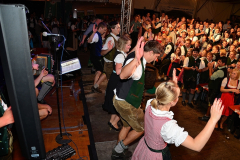dirndl_und_burschen_versteigerung_in_der_b12-arena_162_20140919_1954303254