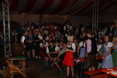 dirndl_und_burschen_versteigerung_in_der_b12-arena_163_20140919_1586633676