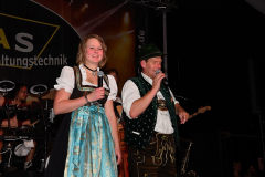 dirndl_und_burschen_versteigerung_in_der_b12-arena_171_20140919_1877103118