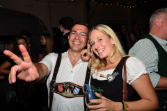 dirndl_und_burschen_versteigerung_in_der_b12-arena_172_20140919_1864811272