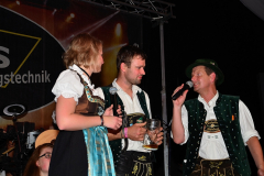 dirndl_und_burschen_versteigerung_in_der_b12-arena_175_20140919_2014429347