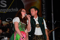 dirndl_und_burschen_versteigerung_in_der_b12-arena_176_20140919_1941247878