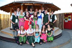 dirndl_und_burschen_versteigerung_in_der_b12-arena_20140919_1289906765