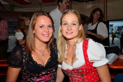 dirndl_und_burschen_versteigerung_in_der_b12-arena_20140919_1763144595