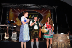 dirndl_und_burschen_versteigerung_in_der_b12-arena_205_20140919_1197028738