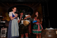 dirndl_und_burschen_versteigerung_in_der_b12-arena_206_20140919_1197354563