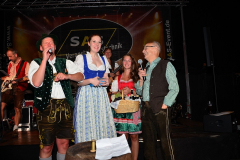 dirndl_und_burschen_versteigerung_in_der_b12-arena_209_20140919_1474797650