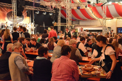dirndl_und_burschen_versteigerung_in_der_b12-arena_21_20140919_1059936609