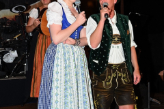dirndl_und_burschen_versteigerung_in_der_b12-arena_220_20140919_1956317428