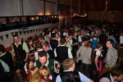 dirndl_und_burschen_versteigerung_in_der_b12-arena_238_20140919_1656956069