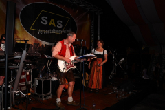 dirndl_und_burschen_versteigerung_in_der_b12-arena_249_20140919_1781174303