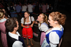 dirndl_und_burschen_versteigerung_in_der_b12-arena_24_20140919_1949036047