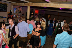 dirndl_und_burschen_versteigerung_in_der_b12-arena_251_20140919_1336528797