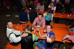 dirndl_und_burschen_versteigerung_in_der_b12-arena_254_20140919_1099841184