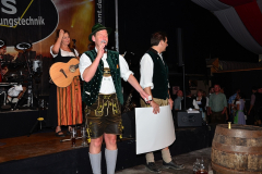 dirndl_und_burschen_versteigerung_in_der_b12-arena_257_20140919_1912087002