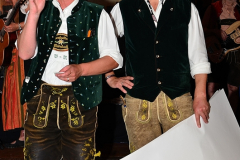 dirndl_und_burschen_versteigerung_in_der_b12-arena_258_20140919_2091513623