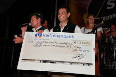 dirndl_und_burschen_versteigerung_in_der_b12-arena_260_20140919_1150475436