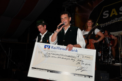 dirndl_und_burschen_versteigerung_in_der_b12-arena_262_20140919_1990424483