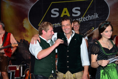 dirndl_und_burschen_versteigerung_in_der_b12-arena_265_20140919_1214073587