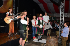 dirndl_und_burschen_versteigerung_in_der_b12-arena_266_20140919_1544596198
