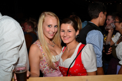 dirndl_und_burschen_versteigerung_in_der_b12-arena_272_20140919_1292135078