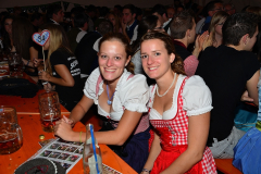 dirndl_und_burschen_versteigerung_in_der_b12-arena_32_20140919_1298424349