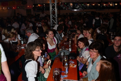 dirndl_und_burschen_versteigerung_in_der_b12-arena_35_20140919_1688426019